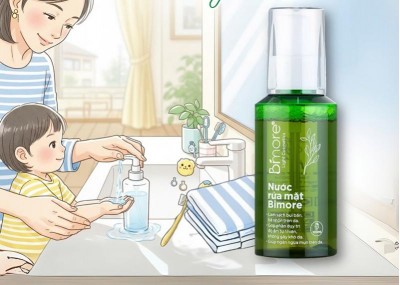 Chai nước rửa mặt cho cả gia đình 